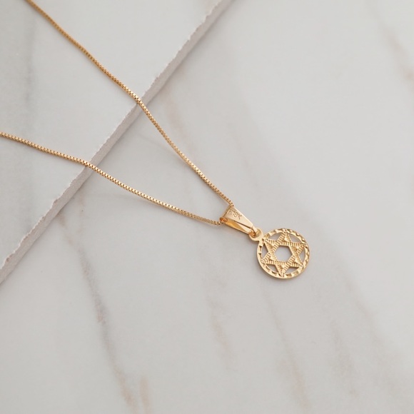Star of David Necklace | 18k Gold Filled - Picture 5 of 7